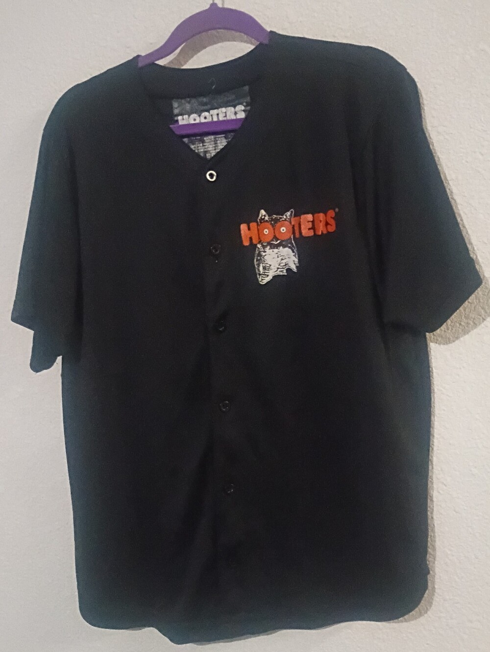 Preowned Hooters Casual Button Up